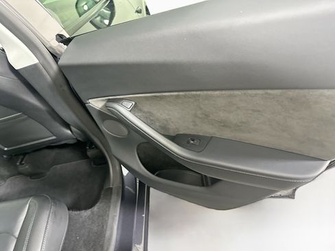 Used 2024 Tesla Model Y Long Range AWD/4WD image 29