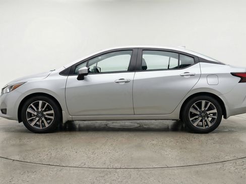 Used 2025 Nissan Versa SV image 5
