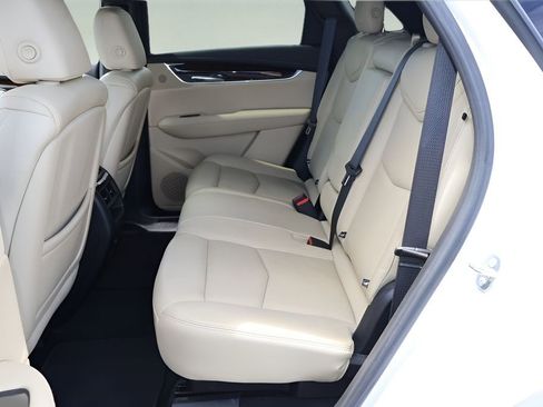 Used 2018 Cadillac XT5 Premium Luxury FWD image 12