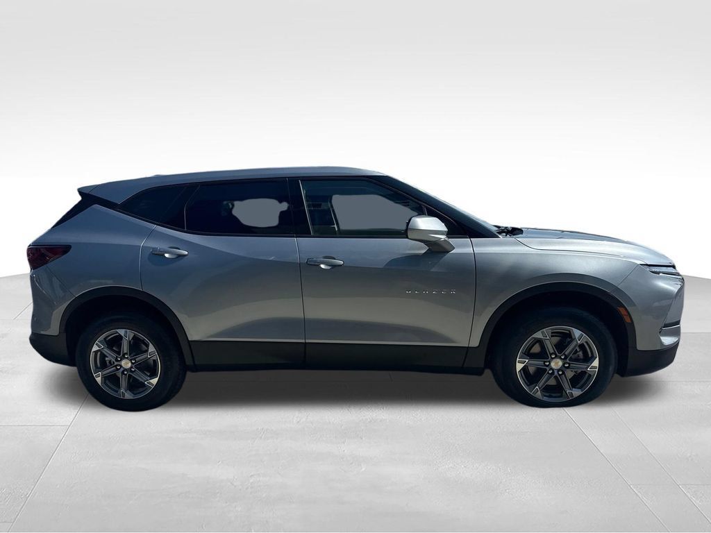 Used 2025 Chevrolet Blazer LT AWD/4WD image 7