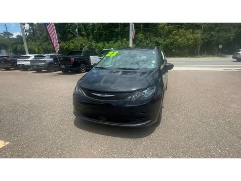 Used 2022 Chrysler Voyager LX FWD image 7