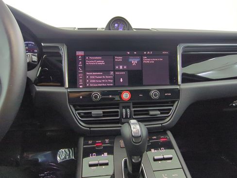 Certified 2026 Porsche Macan AWD/4WD image 12