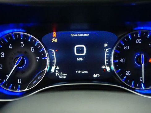 Certified 2018 Chrysler Pacifica Limited image 30