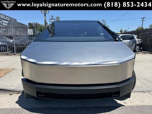 Used 2024 Tesla Cybertruck AWD Crew Cab image 2