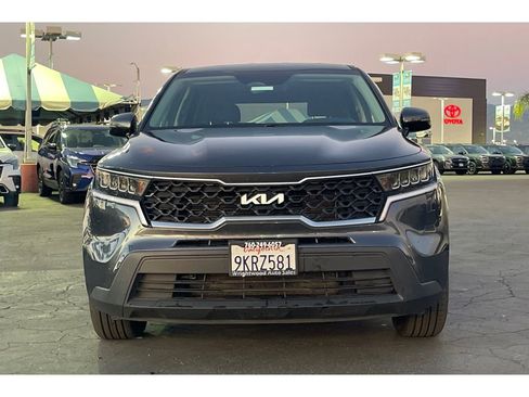 Used 2023 Kia Sorento LX image 9