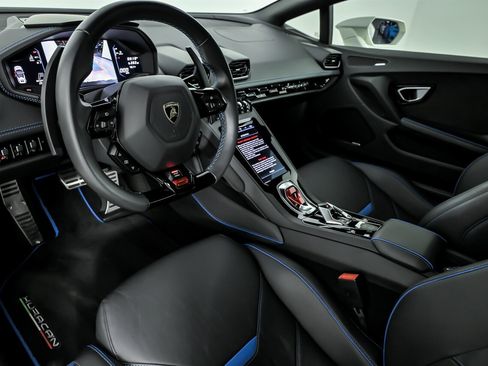 Used 2020 Lamborghini Huracan EVO image 23