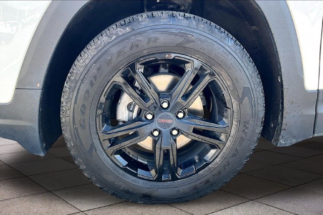Used 2024 GMC Terrain AT4 AWD/4WD image 10