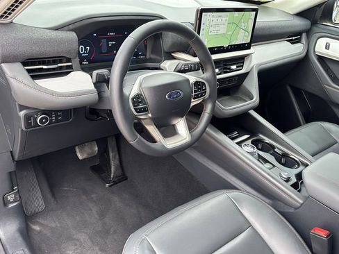 Used 2025 Ford Explorer Active w/ Active Comfort Package image 24