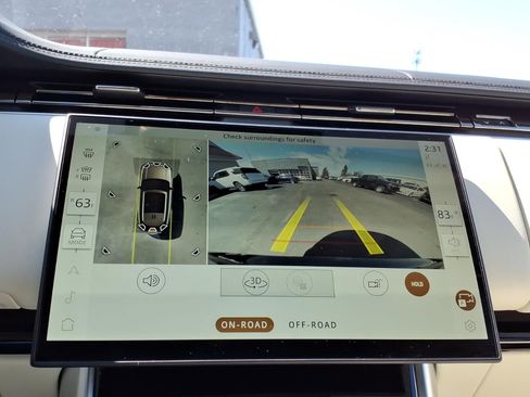 Used 2025 Land Rover Range Rover SE image 17