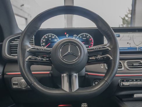 Used 2025 Mercedes-Benz GLS 450 4MATIC w/ AMG Line Exterior image 9