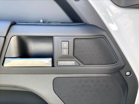 New 2026 Land Rover Defender 110 X-Dynamic SE image 21