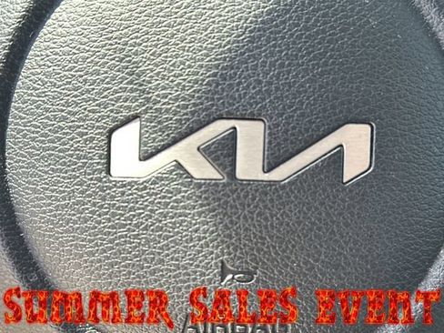 Used 2025 Kia Soul LX w/ LX Technology Package FWD image 25