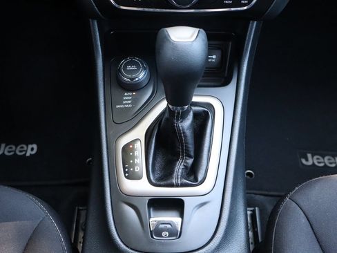 Used 2016 Jeep Cherokee Latitude AWD/4WD image 36