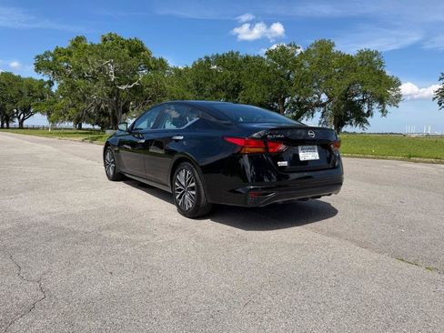 Used 2025 Nissan Altima 2.5 SV FWD image 3