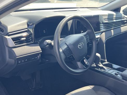 Used 2025 Toyota Camry LE FWD image 11