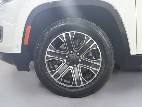 Used 2024 Jeep Wagoneer Series II AWD/4WD image 34