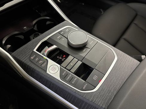 Used 2025 BMW 230i Coupe w/ Convenience Package RWD image 18