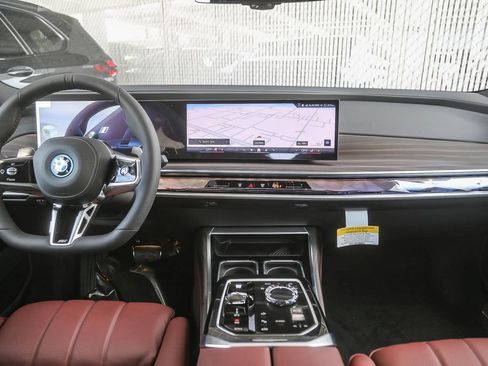 Used 2026 BMW 750e xDrive AWD/4WD image 9