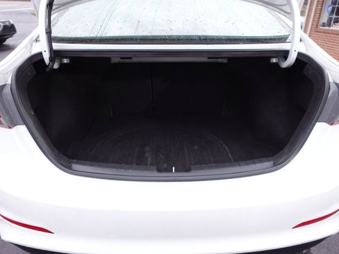 Used 2017 Hyundai Elantra SE image 19