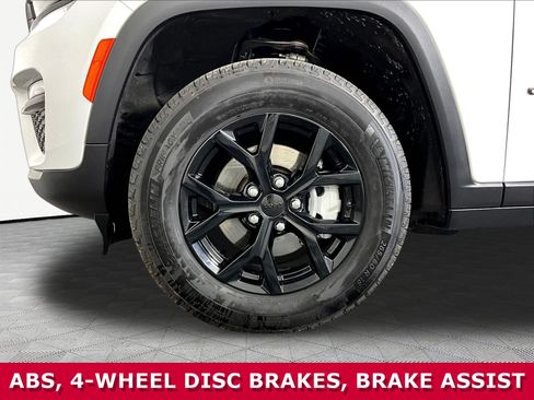 Used 2025 Jeep Grand Cherokee Limited AWD/4WD image 32