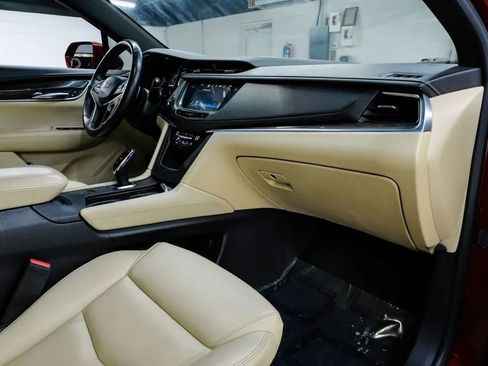 Used 2018 Cadillac XT5 FWD image 18