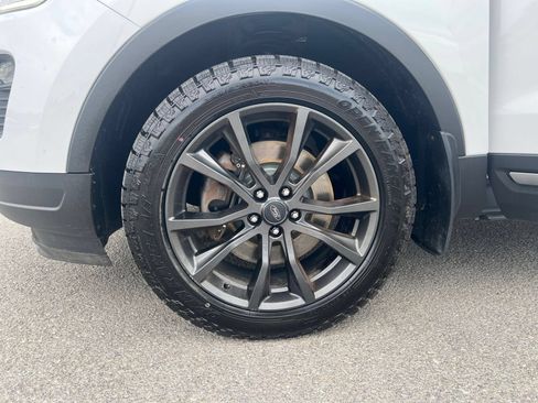 Used 2018 Ford Explorer XLT w/ Equipment Group 202A AWD/4WD image 25