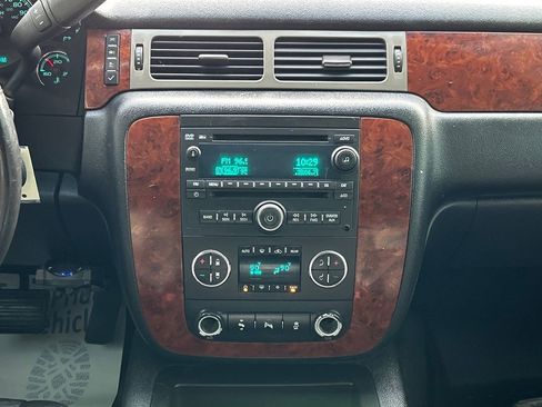 Used 2013 Chevrolet Suburban LT image 19