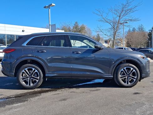 Used 2025 Audi Q5 Premium w/ Convenience Package image 7