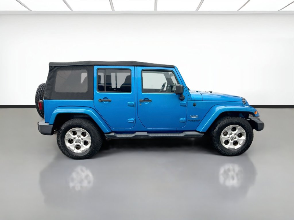 Used 2015 Jeep Wrangler Unlimited Sahara w/ Connectivity Group AWD/4WD image 4