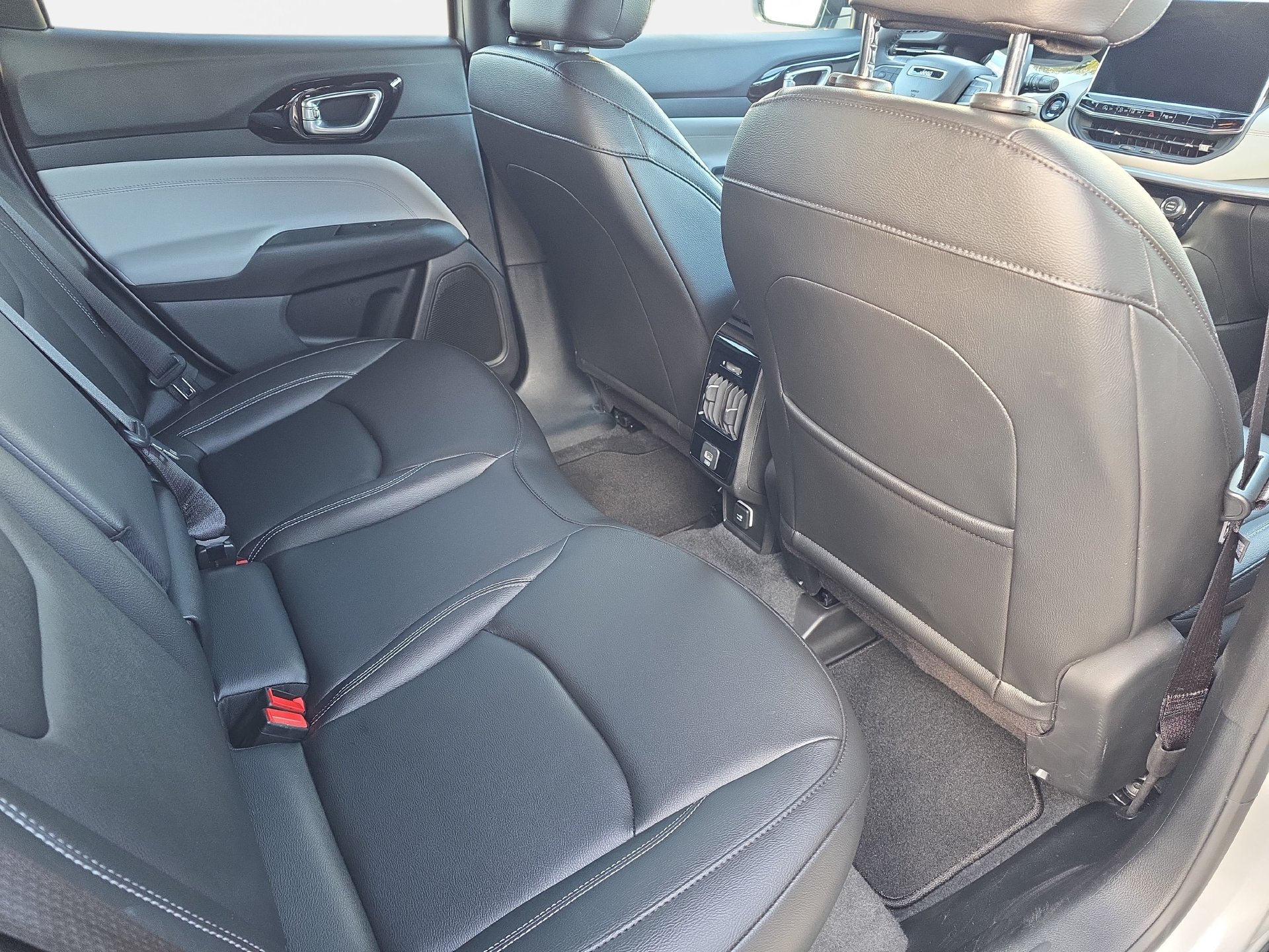 Used 2025 Jeep Compass Limited AWD/4WD image 11
