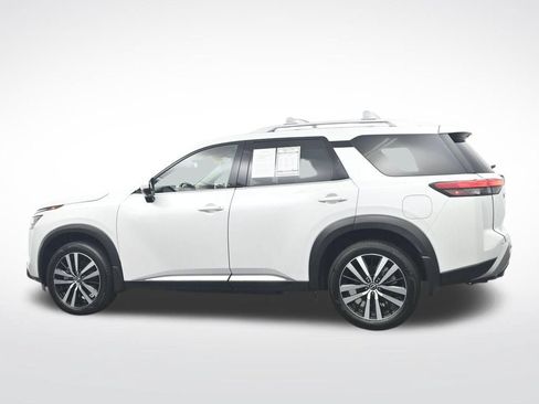 Used 2025 Nissan Pathfinder Platinum FWD image 10