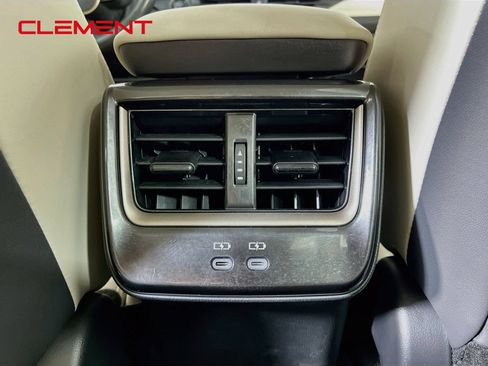 Used 2024 Toyota Crown AWD/4WD image 32