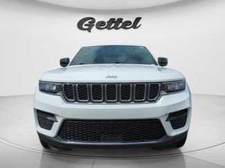 Used 2025 Jeep Grand Cherokee Laredo w/ Trailer Tow Package RWD video 2