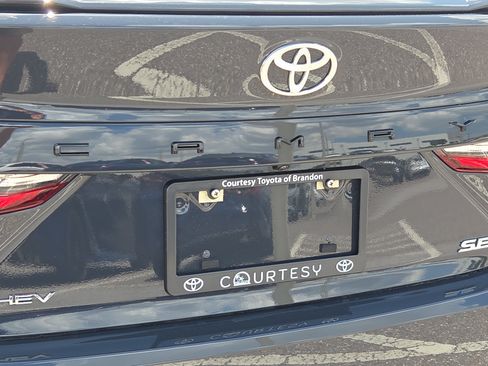 Used 2026 Toyota Camry SE FWD image 9