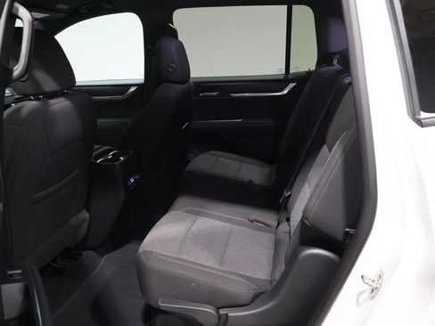 Used 2025 GMC Acadia Elevation image 18