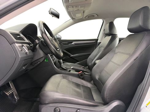Used 2018 Volkswagen Passat 2.0T R-Line FWD image 10