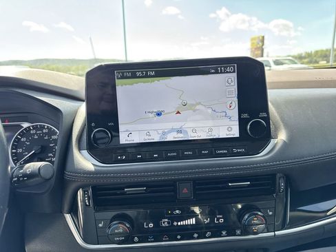 Used 2022 Nissan Rogue SL w/ SL Premium Package image 18