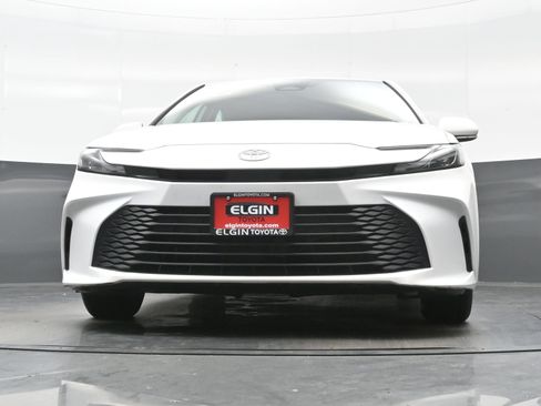 Used 2025 Toyota Camry LE FWD image 27