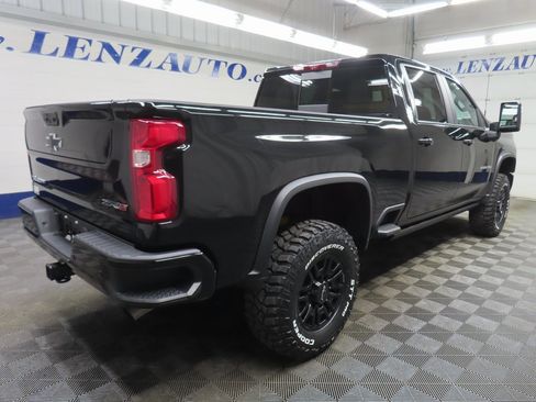 Used 2024 Chevrolet Silverado 2500 ZR2 w/ Technology Package image 4