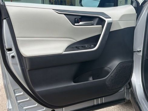 Used 2021 Toyota RAV4 XLE image 13