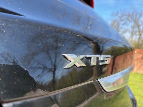 Used 2020 Cadillac XT5 Premium Luxury w/ LPO, Premium Carpet Package image 13