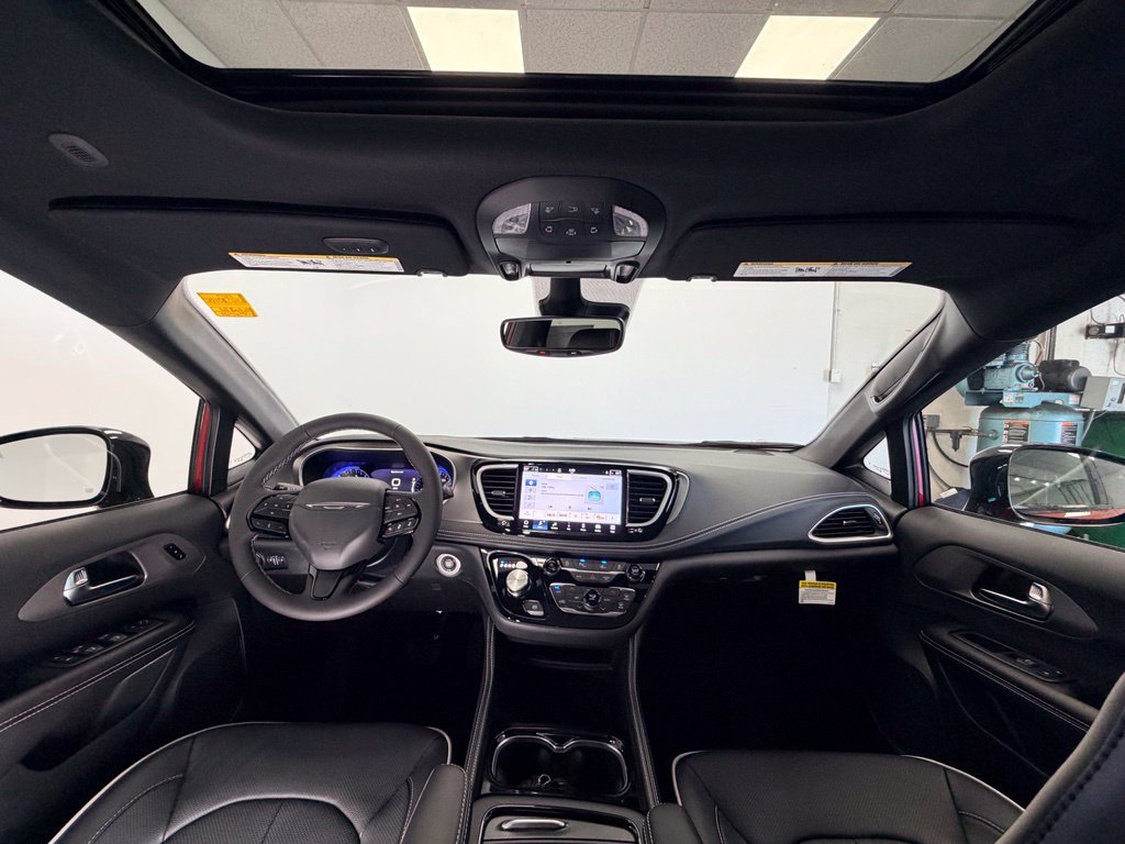 New 2027 Chrysler Pacifica Limited AWD/4WD image 12