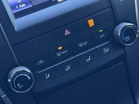 Used 2015 Toyota Camry LE image 29