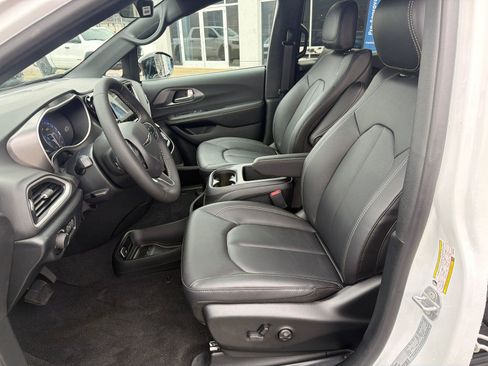 New 2026 Chrysler Voyager LX FWD image 23