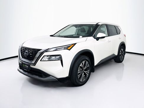 Used 2023 Nissan Rogue SV image 3
