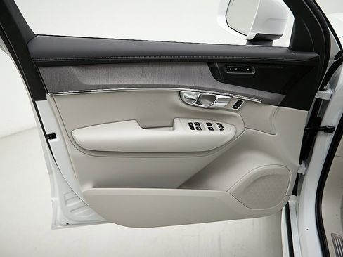 New 2026 Volvo XC90 T8 Ultra w/ Protection Package image 10