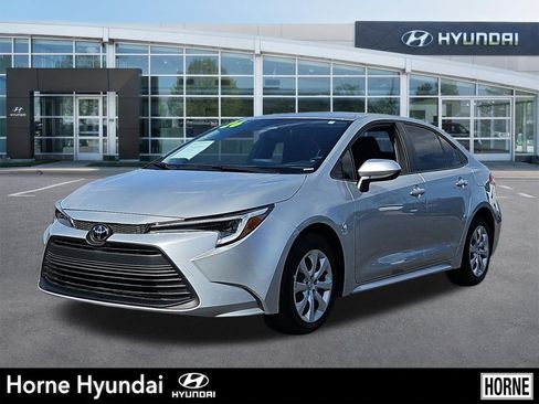 Used 2026 Toyota Corolla LE FWD image 1