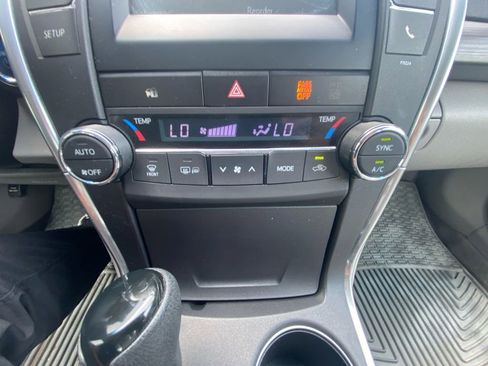 Used 2016 Toyota Camry LE FWD image 21