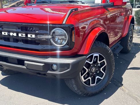 Used 2023 Ford Bronco Outer Banks AWD/4WD image 3