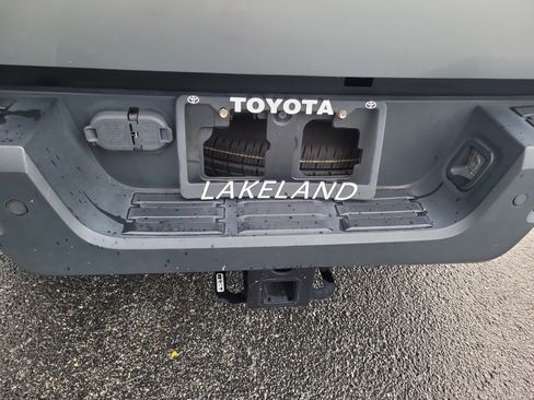 Used 2024 Toyota Tacoma SR5 w/ SR5 Upgrade Package AWD/4WD image 11